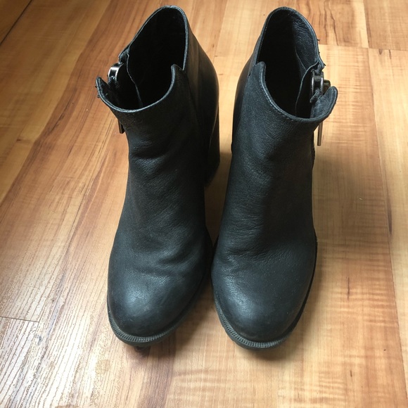 Black Ankle Aldo Boots with Chunky Zipper - Picture 2 of 5